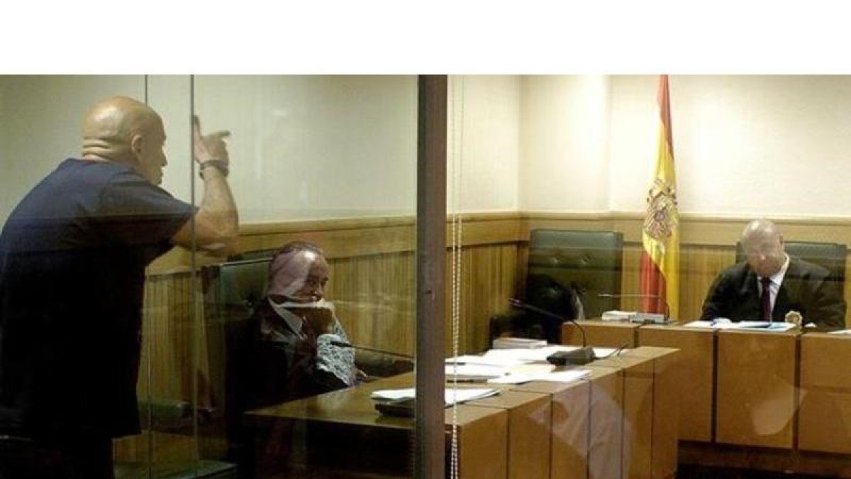 Iñaki Bilbao, en septiembre del 2006, amenaza con pegar siete tiros a Alfonso Guevara, presidente del tribunal que lo juzgó por palabras similares contra el juez Baltasar Garzón.