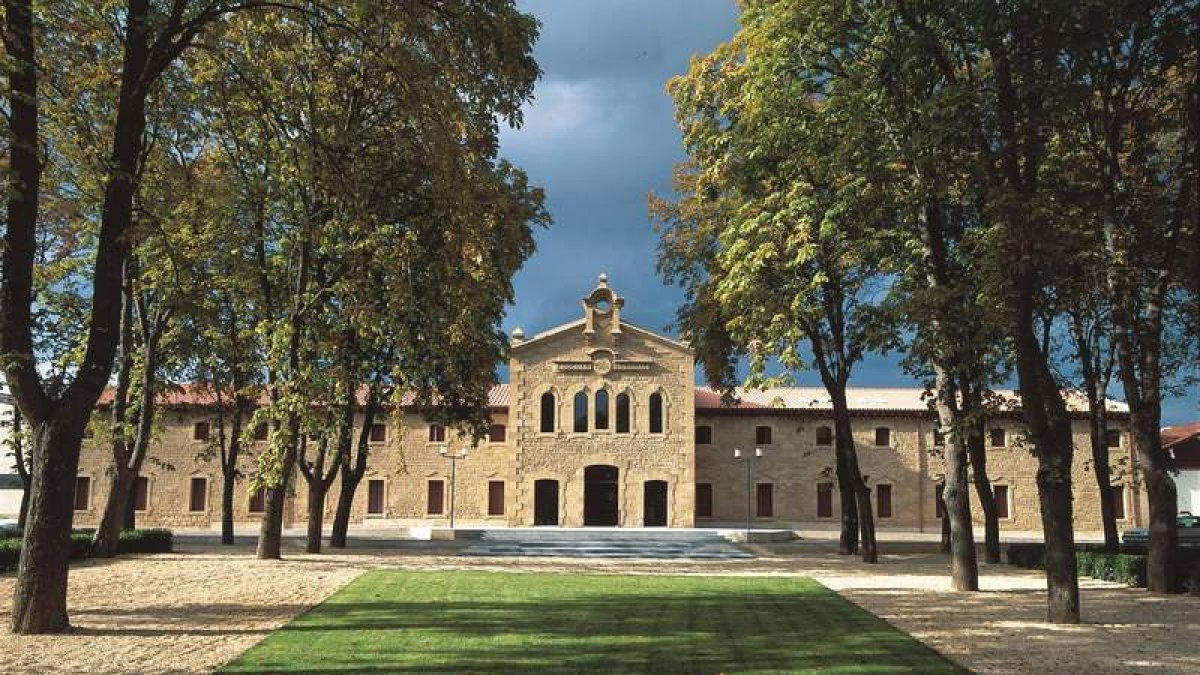 Bodegas Bilbaínas se encuentra en el Barrio de la Estación de Haro