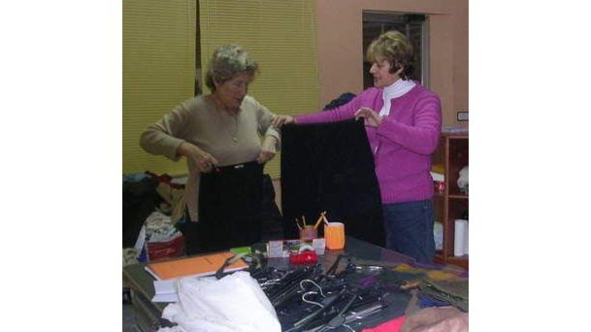 Dos de las voluntarias del Espacio Solidario de San Andrés.