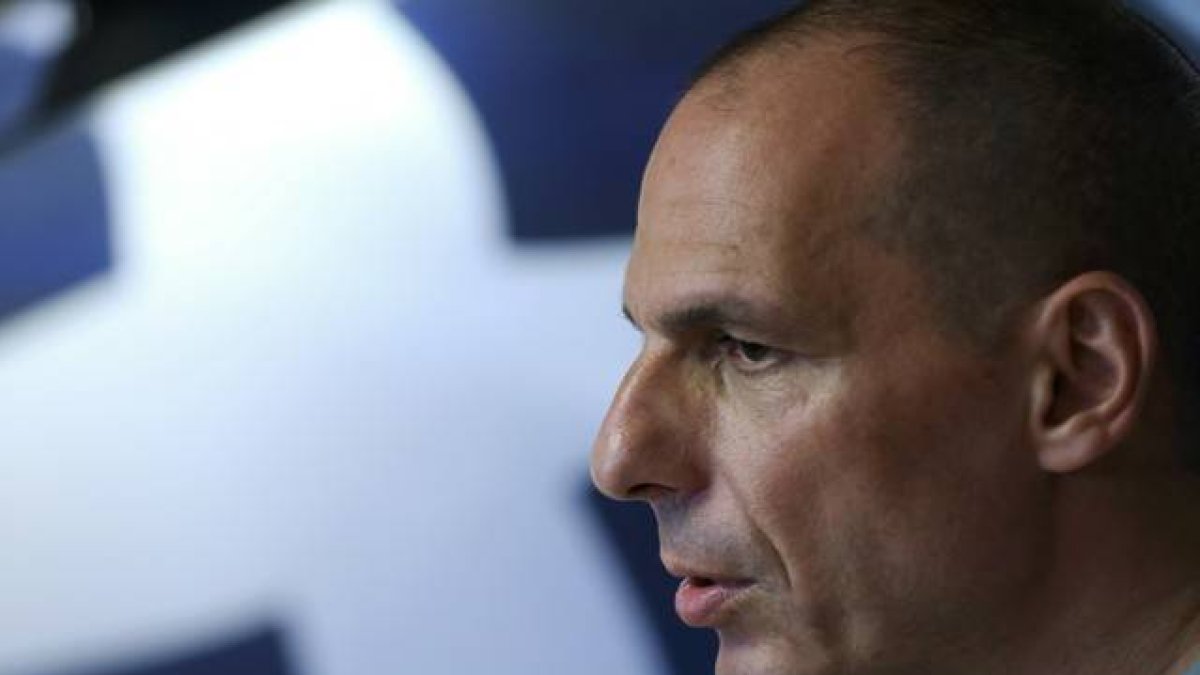 Yanis Varoufakis, exministro de Finanzas de Grecia, comparece ante los medios.F