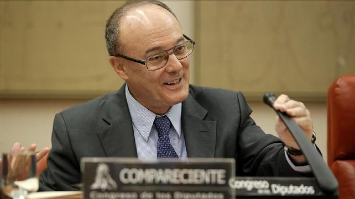 El gobernador de Banco de España, Luis María Linde, en el Congreso de los Diputados en septiembre pasado.