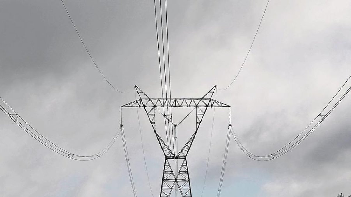 El encarecimiento de la electricidad supone un lastre para la competitividad de las empresas.