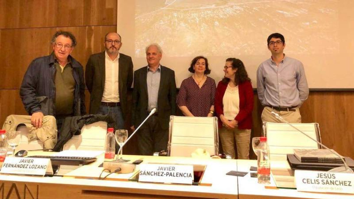 Autores y expertos en prehistoria y minería romana, en el Museo Arqueológico Nacional. DL