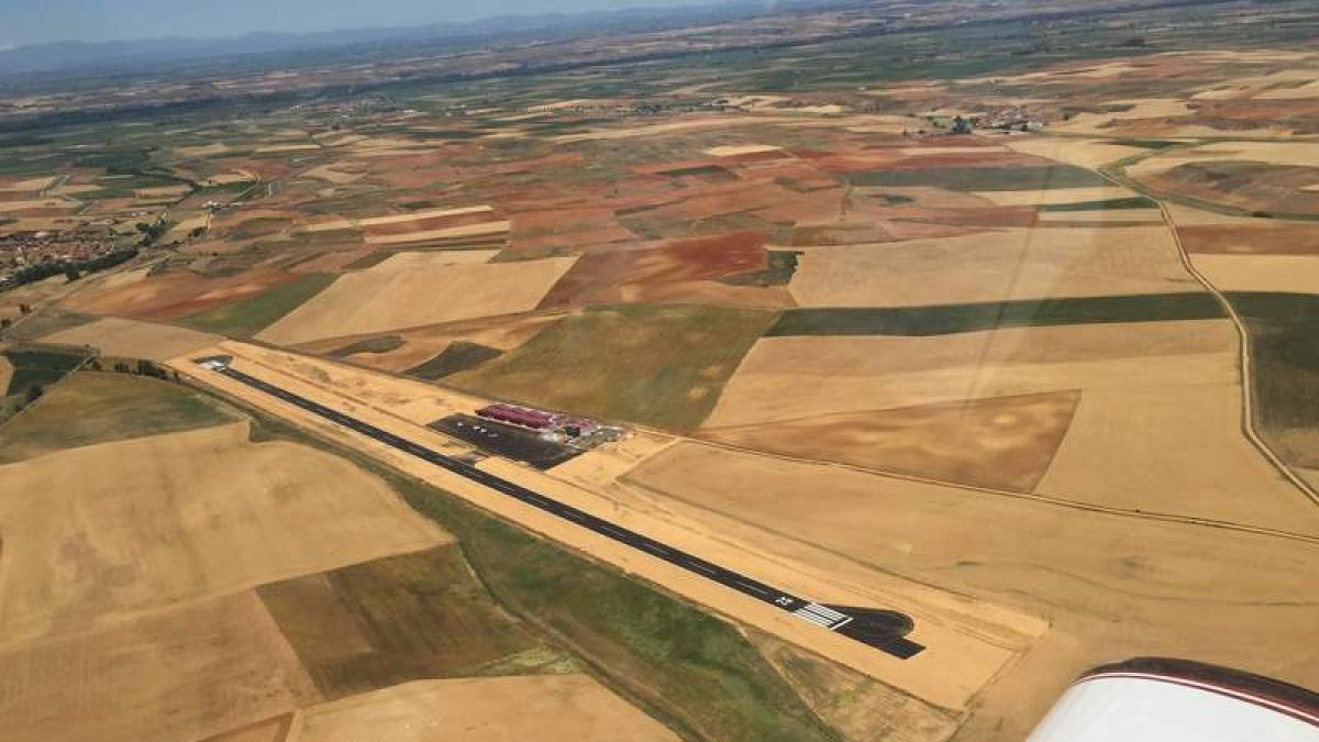 Vista aérea del aeródromo de Pajares de los Oteros