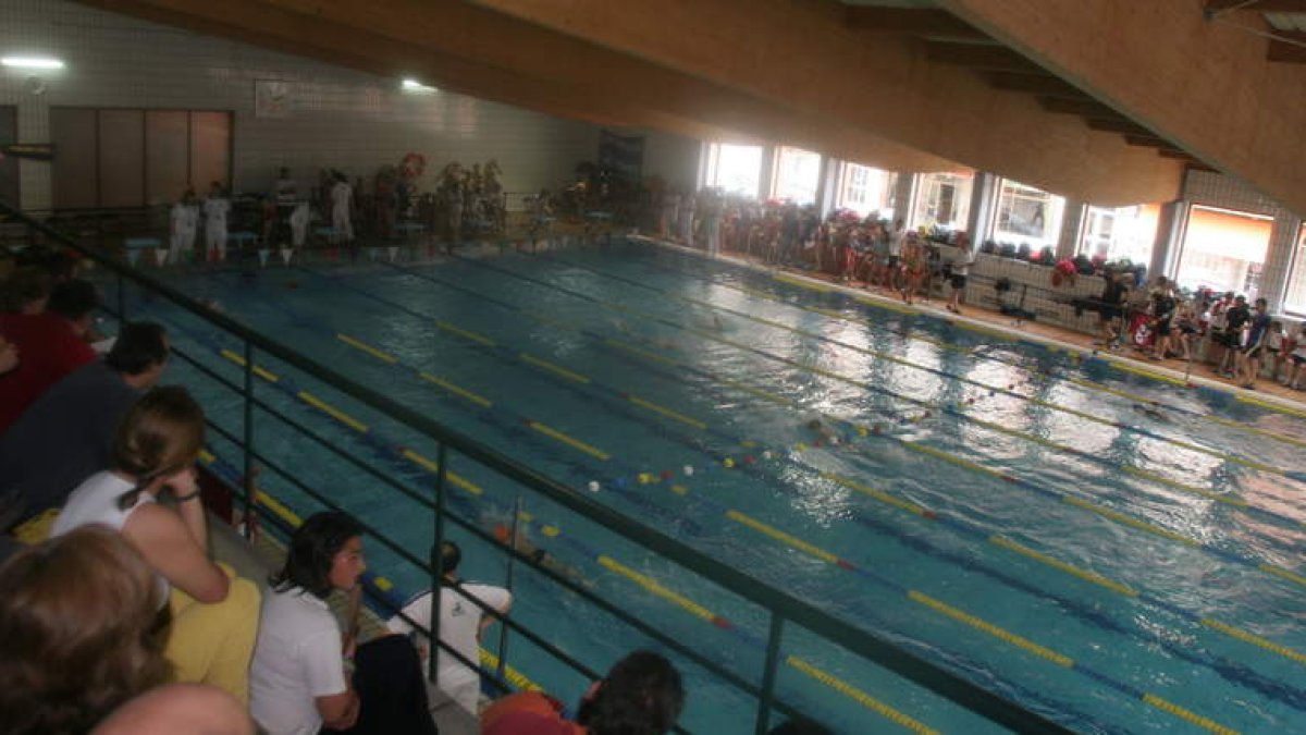 Imagen de archivo de las piscinas cubiertas del campus. l. de la mata
