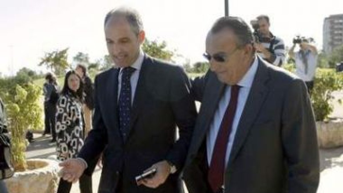 Francisco Camps, ayer con el presidente de la Diputación de Castellón, Carlos Fabra.