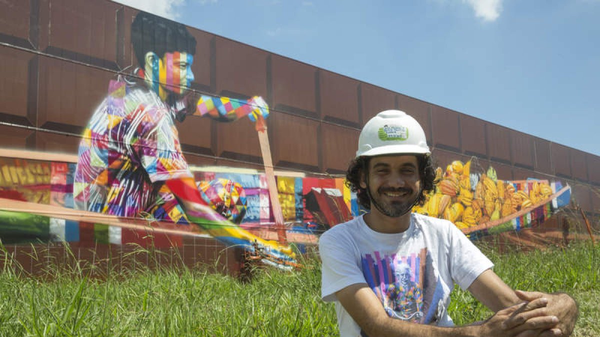Kobra posa delante del grafiti que ha superado su propio récord. SEBASTIAO MOREIRA