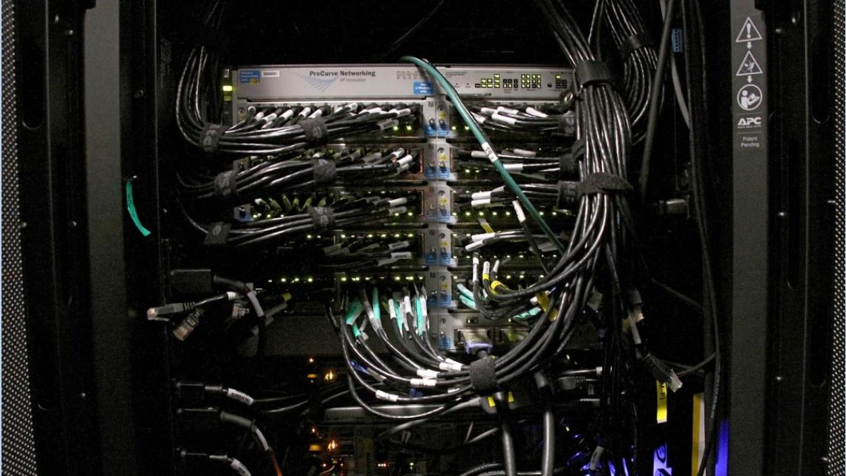 Interior del supercomputador "Caléndula", en la ULE