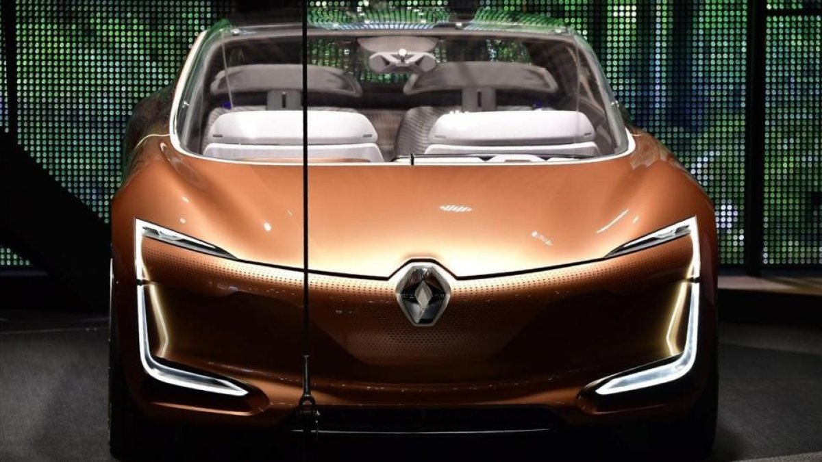 Prototipo de coche eléctrico y autónomo Symbioz en el Salón del Automóvil de Fráncfort