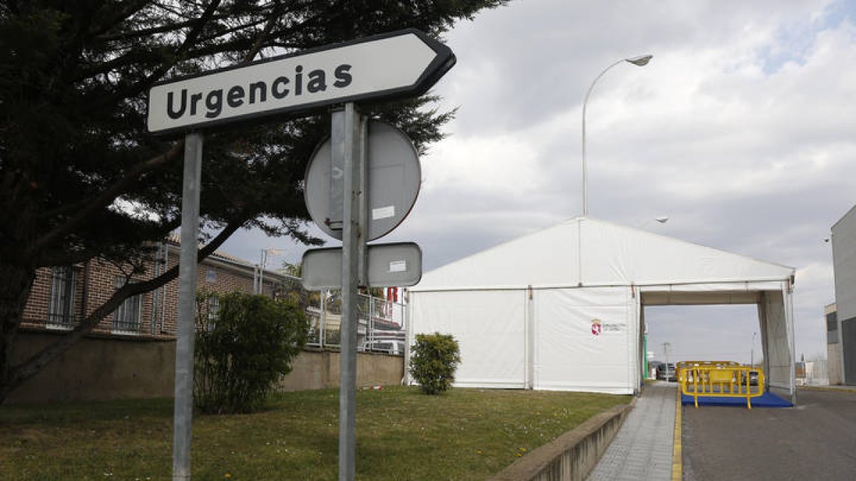 Hospital de León, crisis sanitaria por el coronavirus. FERNANDO OTERO