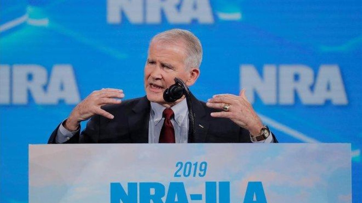 El presidente de la Asociación Nacional de Rifle (ANR), Oliver North, en su 148º encuentro anual en Indianapolis (Indiana, EEUU).