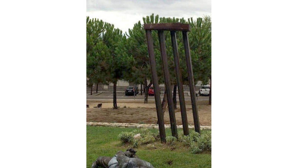 Unos desconocidos derribaron la estatua de Jordi Pujol.