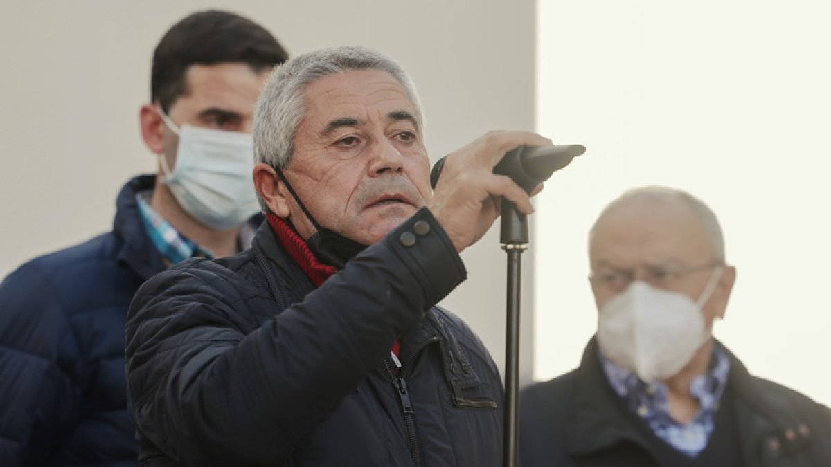 El padre de Esther López, en la concentración que tuvo lugar el pasado día 30 de enero en Traspinedo en apoyo a la familia. EFE/ R. García