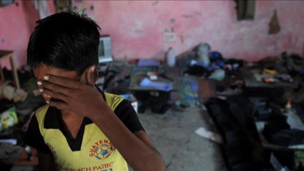 Rescate de un menor en Nueva Delhi (India), captado por una red criminal de explotación laboral infantil.