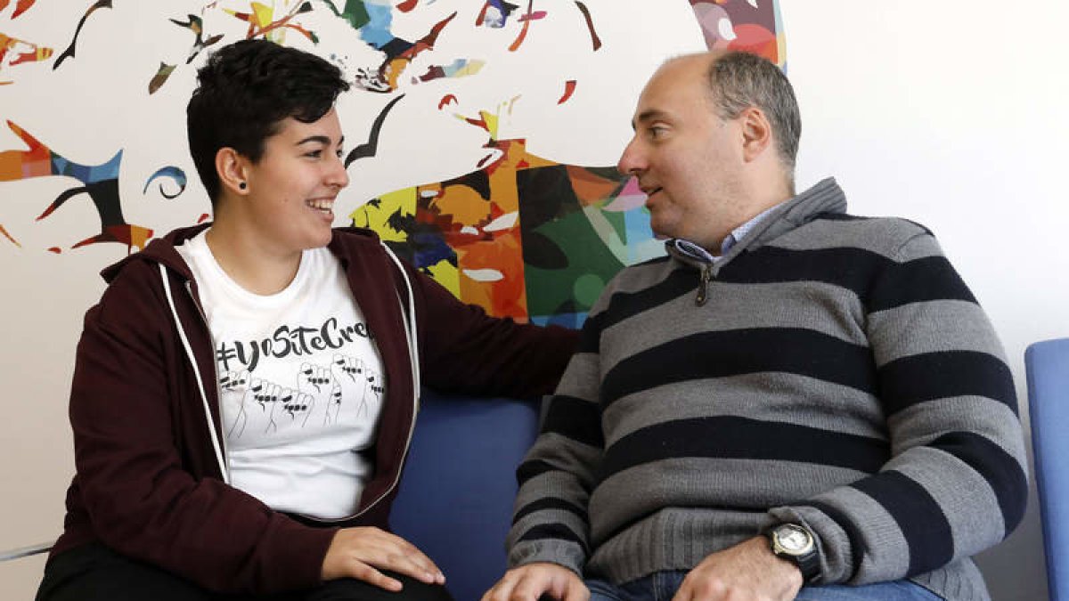 José Jorge con Sheila, voluntaria del programa de ocio de Feclem para personas sobre las que ejerce algún tipo de cargo.