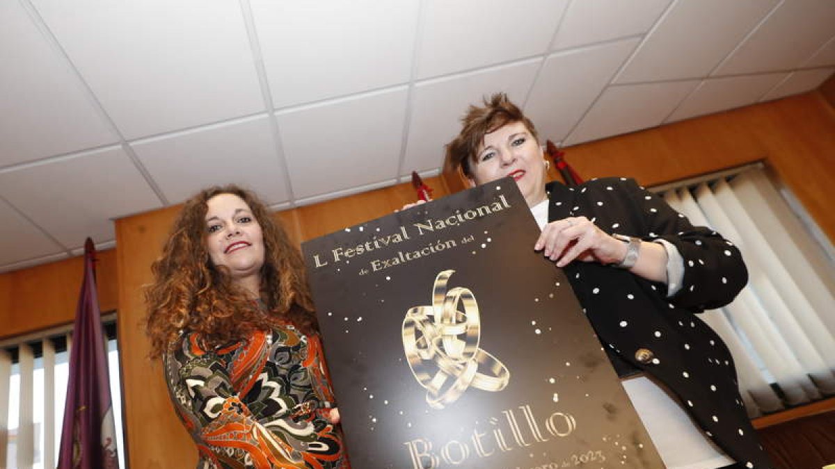 Silvia Cao y Belén Martínez, ayer, en la presentación de los actos del Festival del Botillo. ANA F. BARREDO