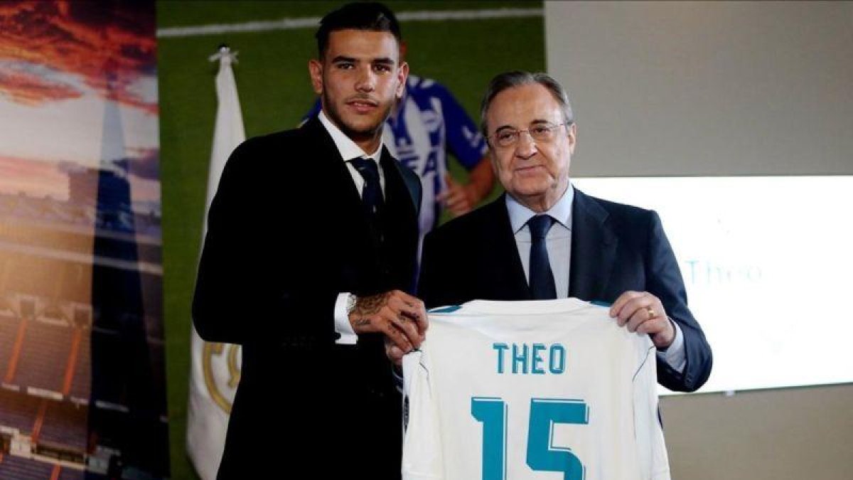 Theo Hernández junto a Florentino, durante la presentación del exjugador del Atlético.