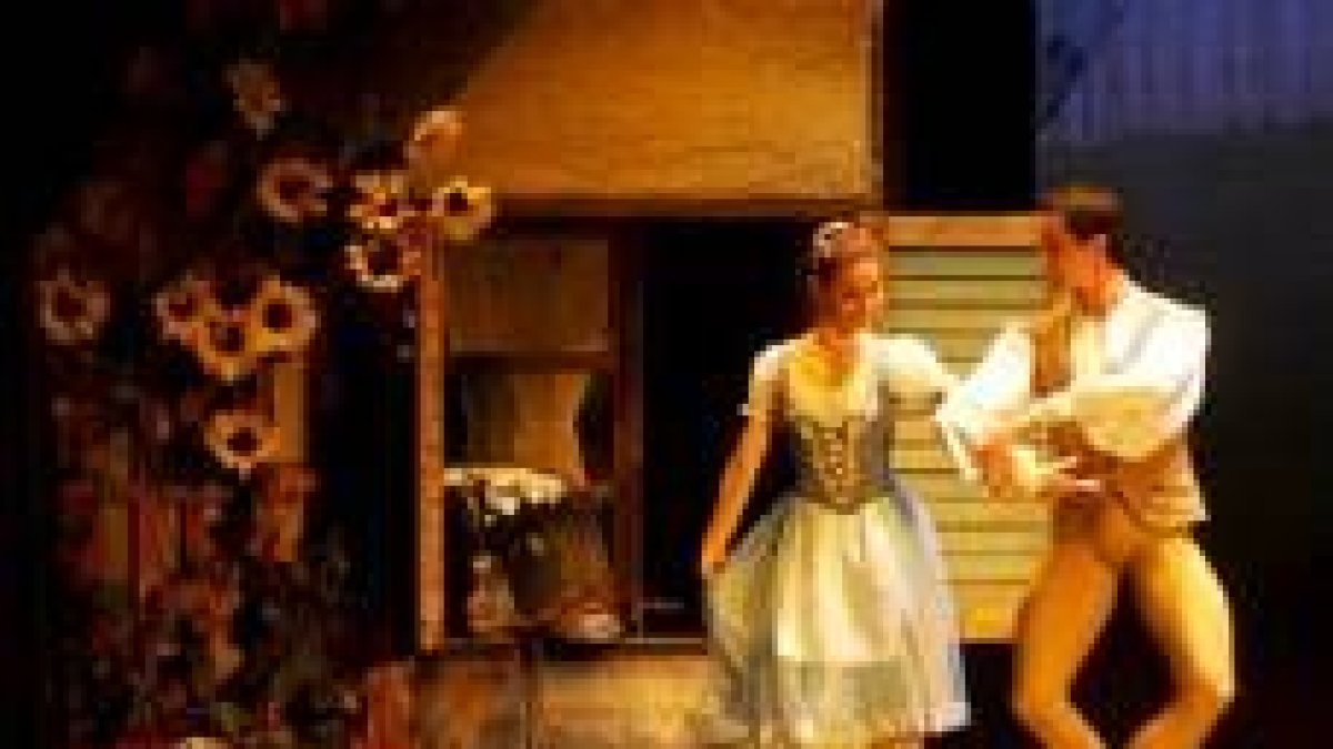 Los bailarines del Teatro de Brno ofrecieron una lección de ballet en León