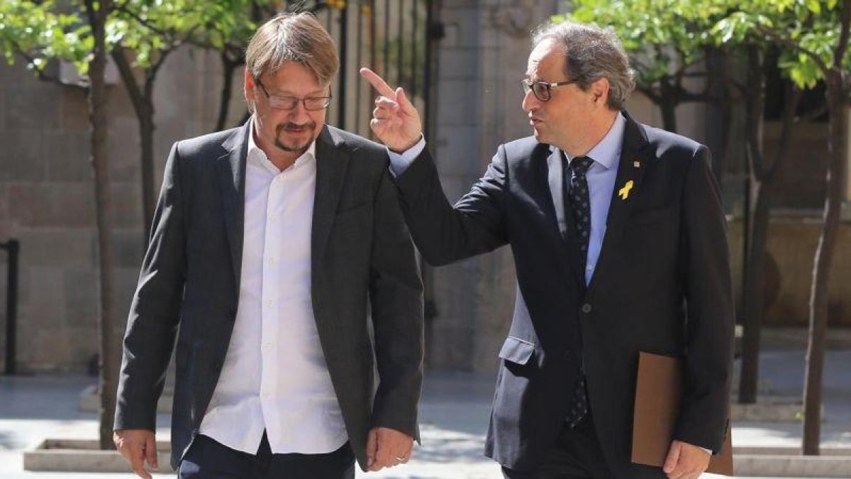 El president de la Generalitat, Quim Torra, antes de reunirse con Xavier Domènech, coordinador general en Catalunya de En Comú Podem.