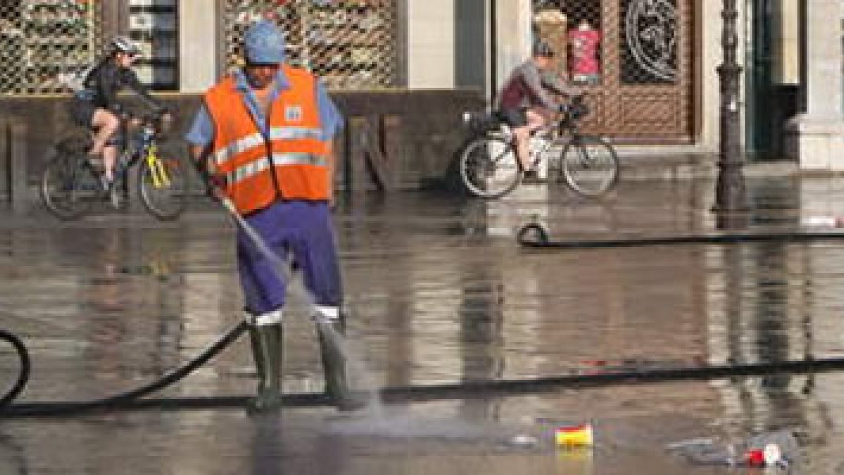El contrato con Urbaser suma la limpieza de calles y la recogida de basura en el municipio de León.