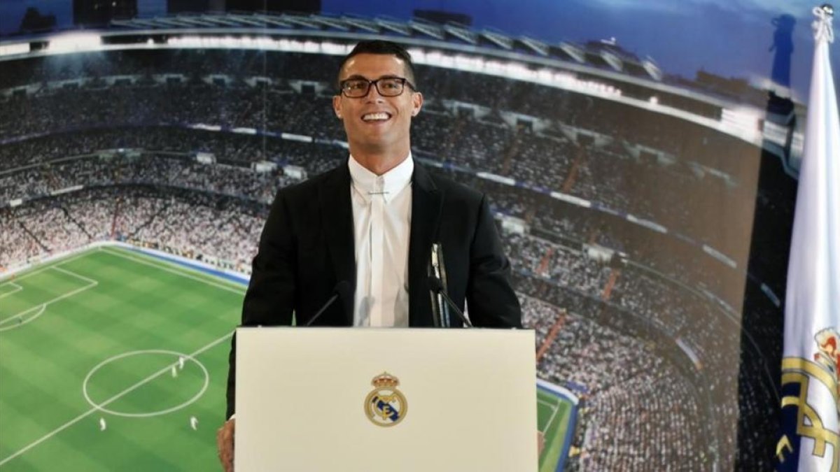 Cristiano Ronaldo, en el acto de presentación de su renovación con el Madrid.