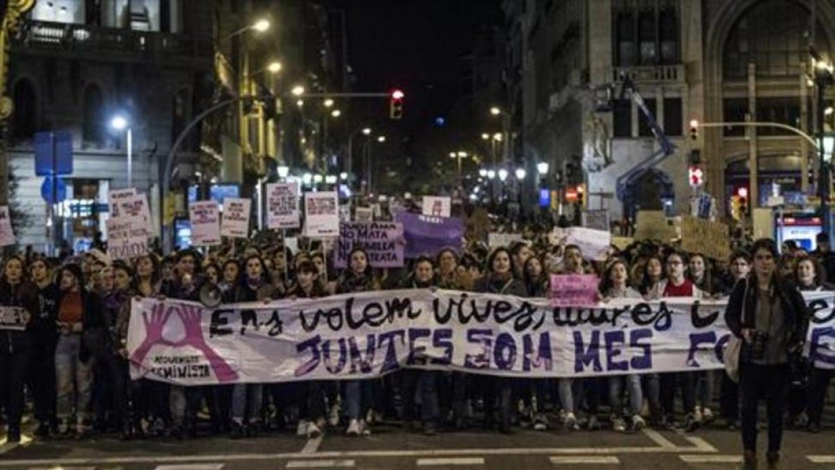 Cabeza de la marcha de Barcelona contra la violencia machista.