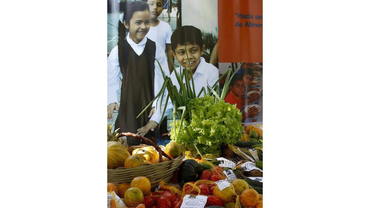 Legumbres en un mercado de Paraguay. ANDRÉS CRISTALDO