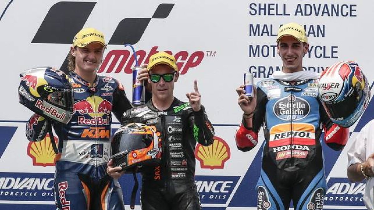 Jack Miller, Efren Vázquez, ganador de Moto3 en Malasia, y Àlex Rins, en el podio de Sepang.