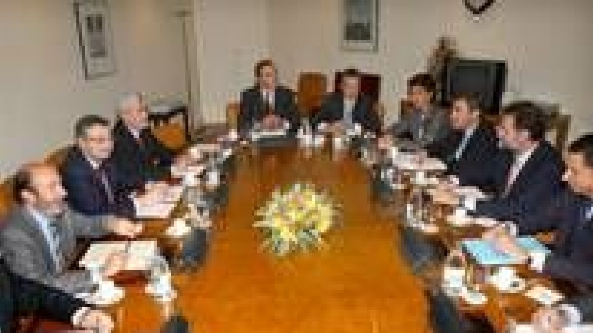 La comisión de Pacto Antiterrorista se reunió en el Congreso con la presencia del ministro Alonso