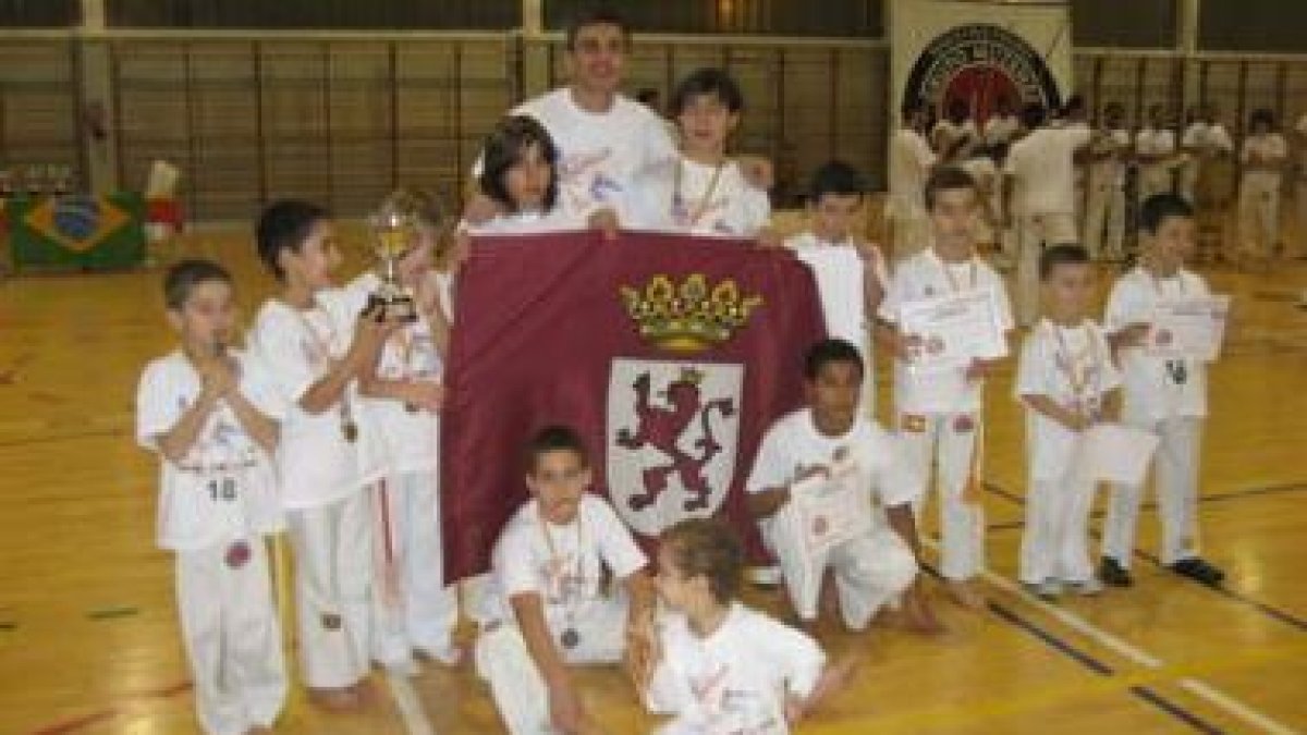 La delegación leonesa que participó en el Campeonato Español Abierto de Capoeira.