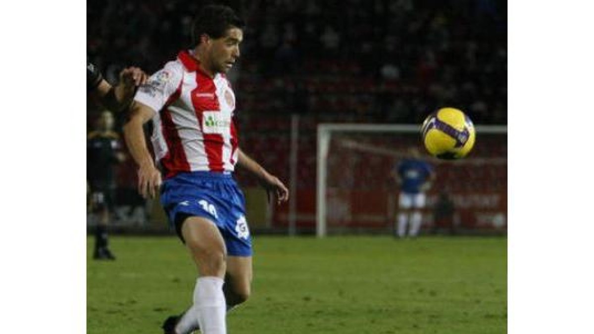 Héctor Simón, en un partido de la presente temporada en el Girona