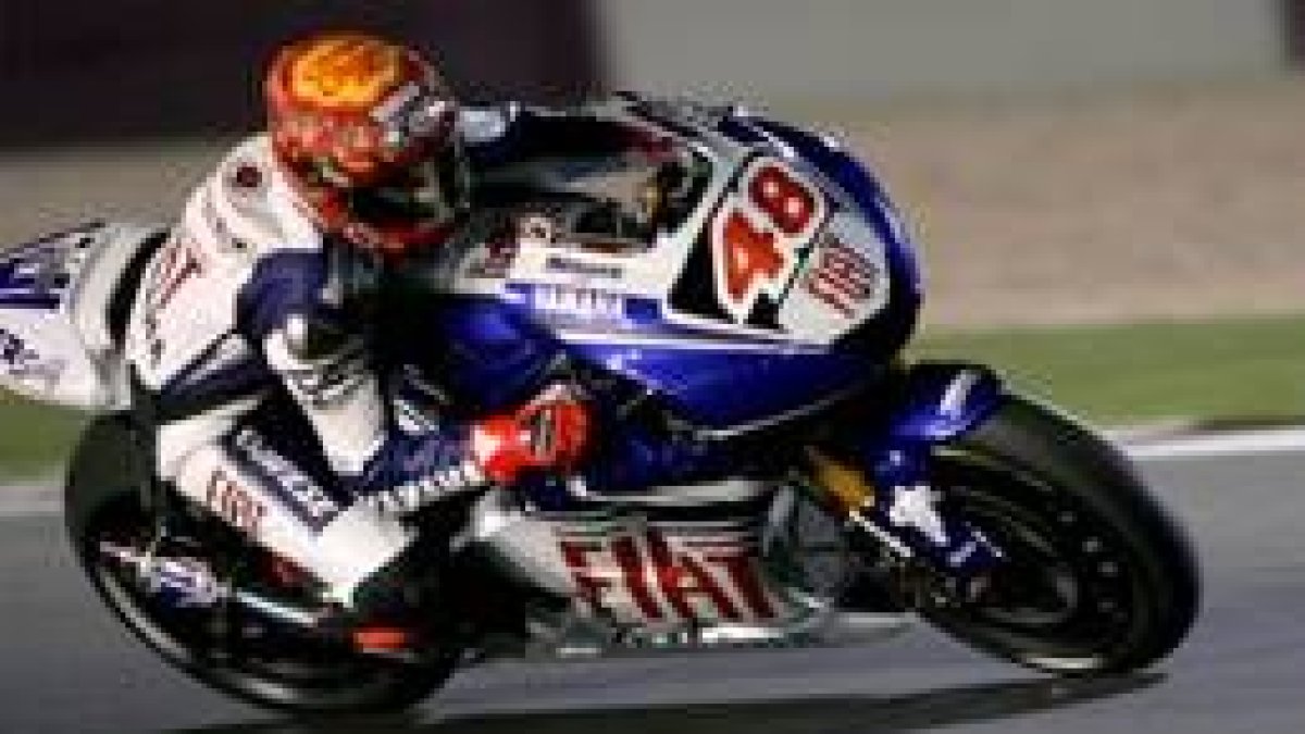 Jorge Lorenzo en acción durante la primera jornada de entrenamientos del Gran Premio de Qatar