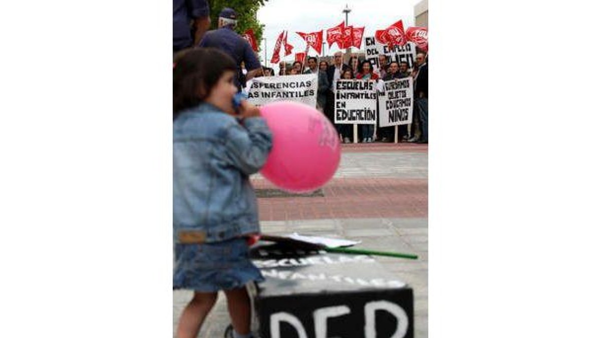 Manifestación en las Cortes por las transferencias educativas.