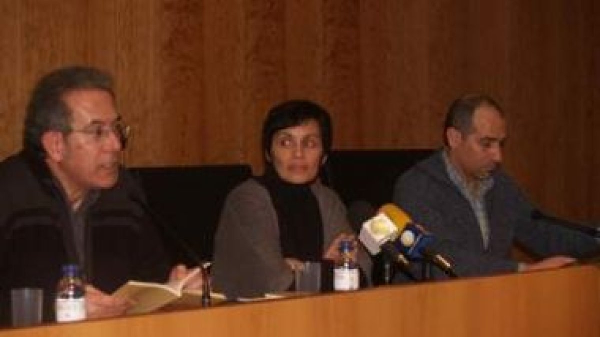 María José Santiago y Jesús Celemín (derecha), durante la charla programada dentro de las Tardes de