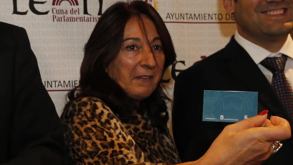 María Domínguez en la presentación de la tarjeta León Pass