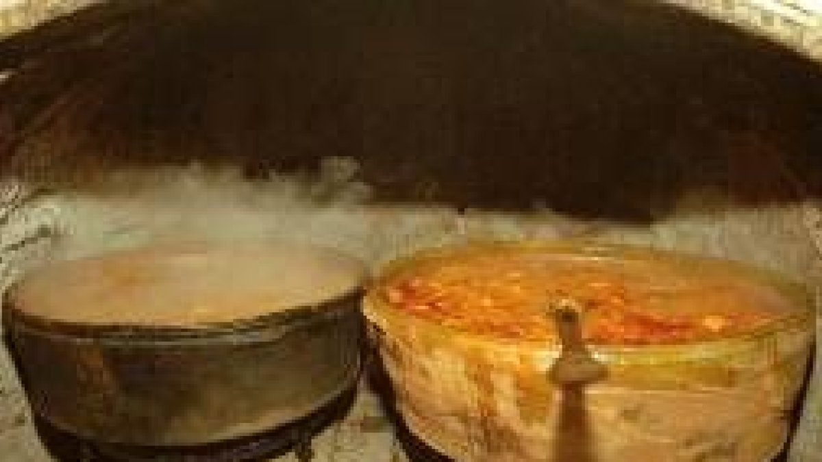 Cazuelas de sopa castellana esperan el final de los recorridos matutinos
