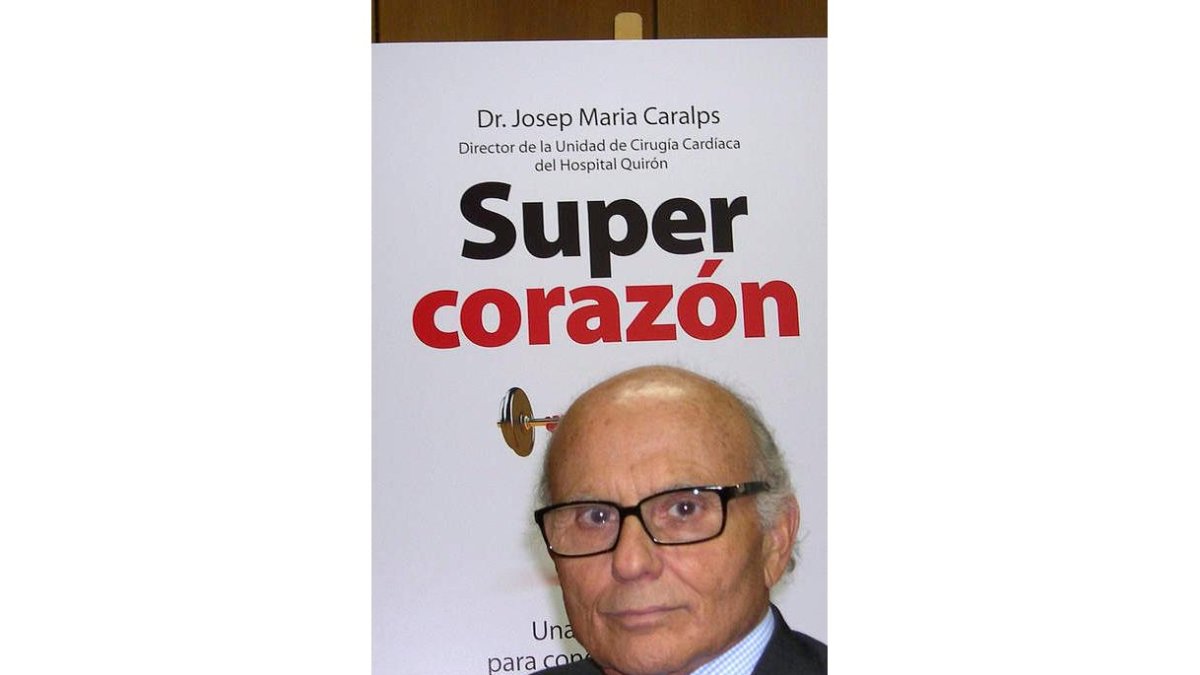 El doctor Josep Maria Caralps en la presentación de su libro, «Supercorazón».