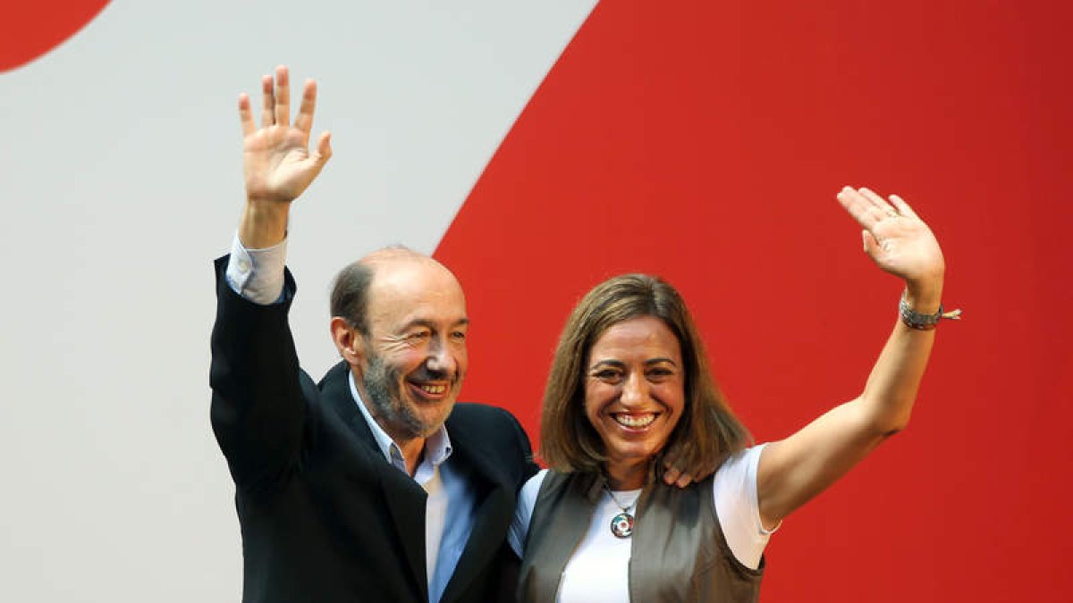 Rubalcaba y Chacón, juntos por primera vez en un mitin tras su lucha por la candidatura del PSOE.