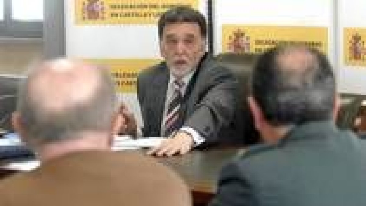 El delegado del Gobierno, Miguel Alejo, presentó la campaña de tráfico