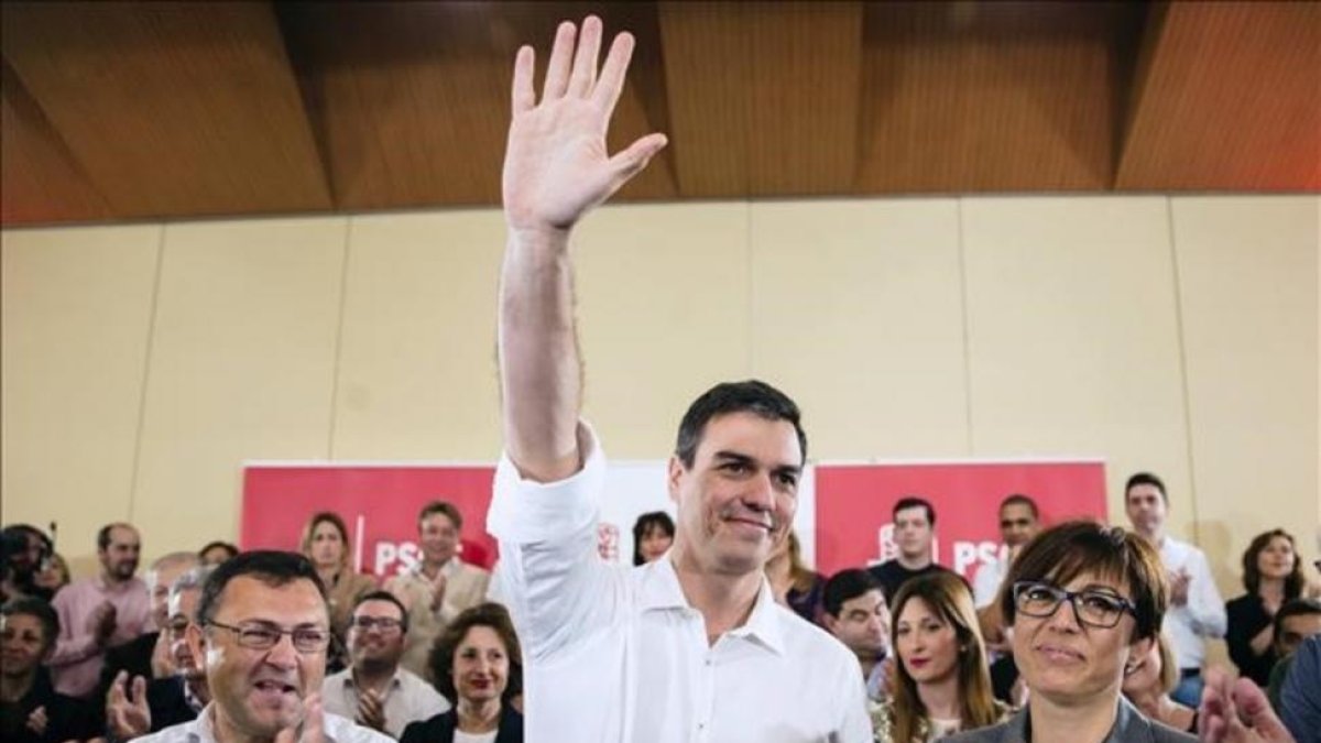 Pedro Sánchez, en una reunión con militantes socialistas en Málaga.