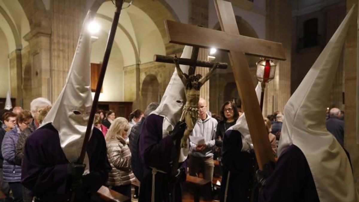 Imágenes del Vía Crucis de León