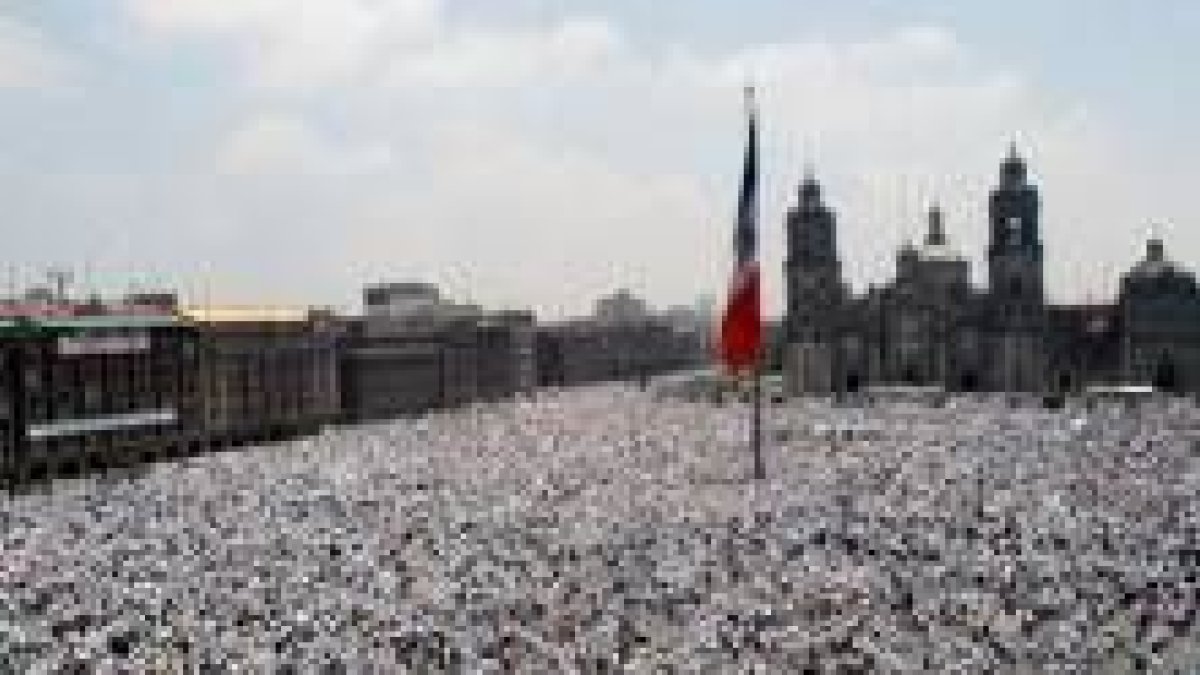 Miles de mexicanos salieron a la calle para protestar contra la delincuencia