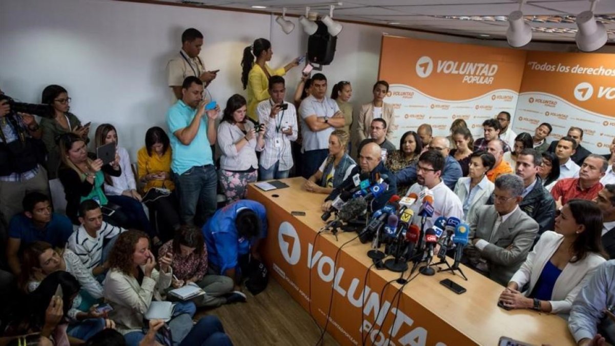 Miembros de la opositora MUD en una rueda de prensa celebrada el miércoles en Caracas.