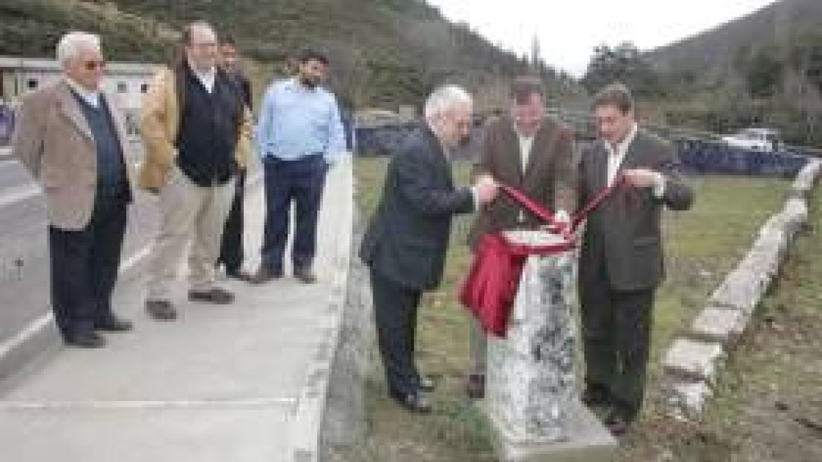 De la Sierra, Silván y García-Prieto inauguran el nuevo puente de Boca de Huérgano
