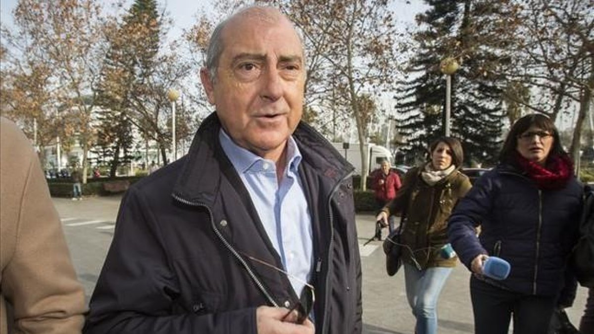 El presidente del PP de Valencia, Alfonso Novo, a su llegada a los juzgados para declarar por la supuesta financiación irregular del partido.