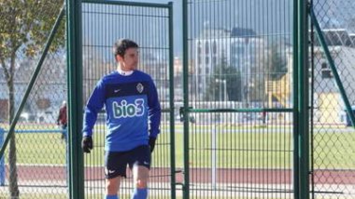 A Pepe Alcaide le tocará marcar este domingo al máximo goleador de la categoría.