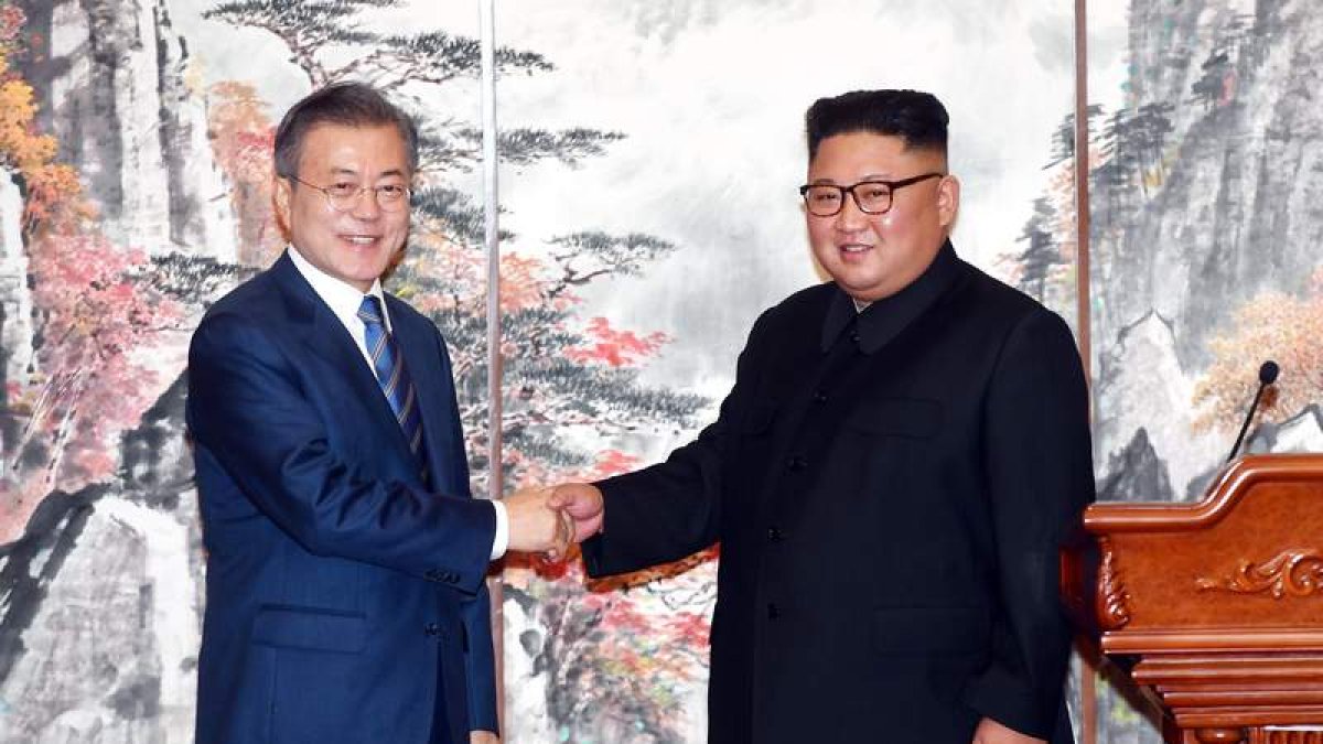 El presidente surcoreano, Moon Jae-in, y el líder norcoreano, Kim Jong-un. PYONGYANG PRESS CORPS