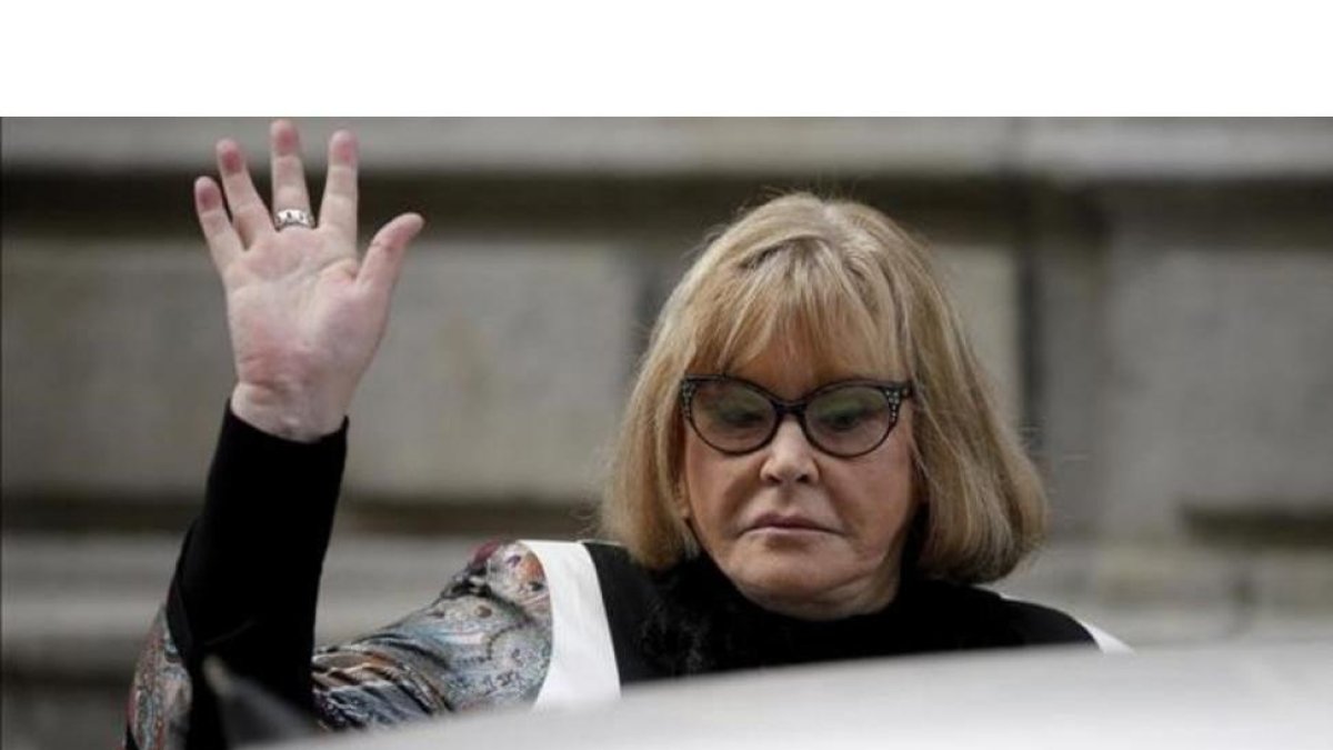 La jueza argentina María Servini a la salida de la Audiencia Nacional en Madrid, donde ha tomado declaración a dos víctimas de la dictadura.