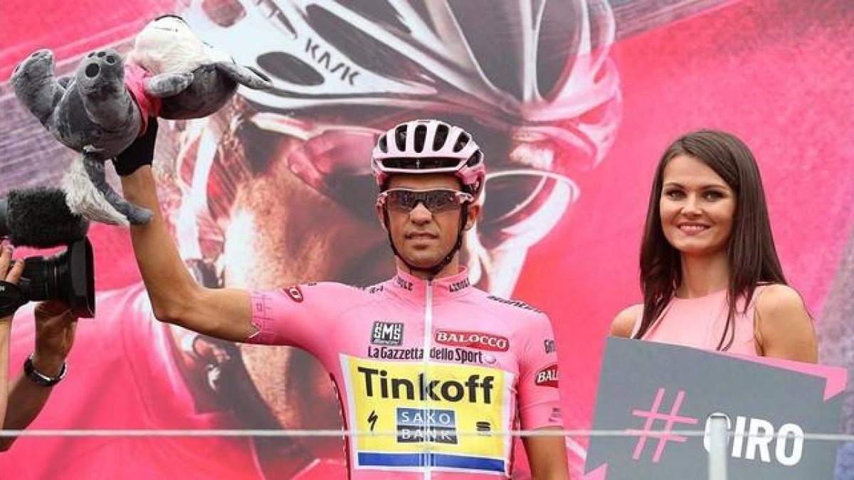 Contador mantiene la 'maglia rosa'.