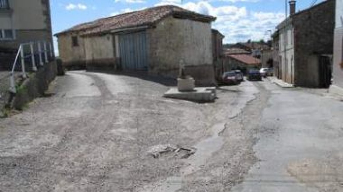 Las calles de Valmartino se encuentran llenas de baches y en mal estado.